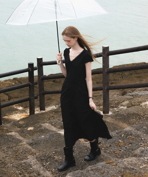 DEHEVE（デヘヴェ）の「V-Neck Flare Dress [Black]（ワンピース・レディース・ブラック・OS）」の7枚目の写真