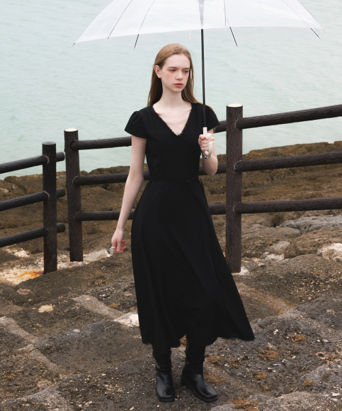 DEHEVE（デヘヴェ）の「V-Neck Flare Dress [Black]（ワンピース・レディース・ブラック・OS）」の8枚目の写真