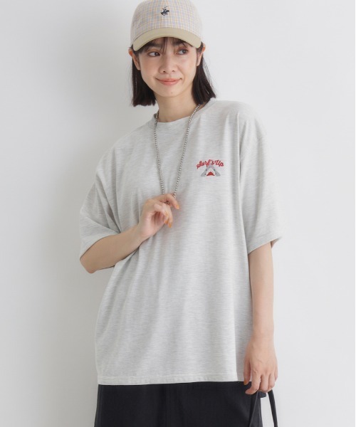 Right-on(ライトオン)の「HONEYSUCKLE ROSE(ハニーサックルローズ)サメプリントビッグTシャツ(Tシャツ/カットソー・レディース・ネイビー/オフホワイト・L/M)」の4枚目の写真