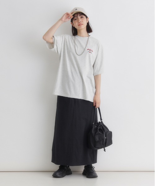 Right-on(ライトオン)の「HONEYSUCKLE ROSE(ハニーサックルローズ)サメプリントビッグTシャツ(Tシャツ/カットソー・レディース・ネイビー/オフホワイト・L/M)」の7枚目の写真