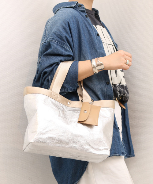 cache cache（カシュ カシュ）の「カシュカシュ cachecache / 舟形ペーパートートバッグ（トートバッグ・レディース・ベージュ/ゴールド/シルバー・FREE）」の2枚目の写真