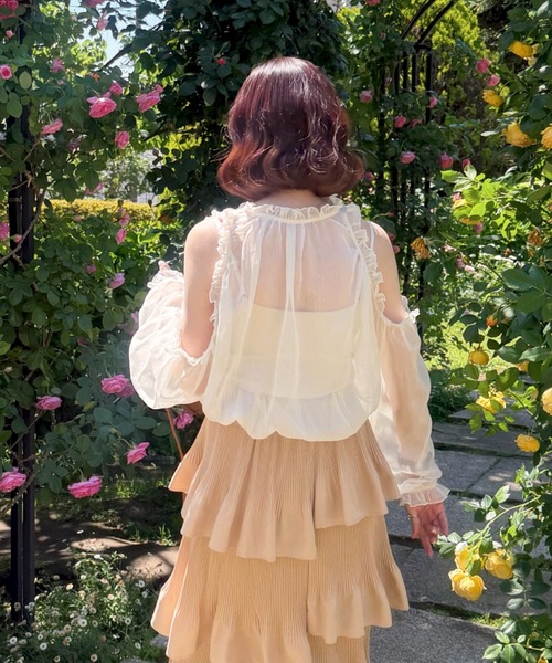MELSOI.(メルソイ)の「オープンショルダーラッフルトップス(シャツ/ブラウス・レディース・ライトベージュ/ブラック/ピンク・FREE)」の4枚目の写真