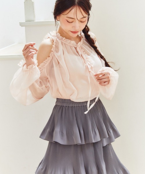 MELSOI.(メルソイ)の「オープンショルダーラッフルトップス(シャツ/ブラウス・レディース・ライトベージュ/ブラック/ピンク・FREE)」の15枚目の写真