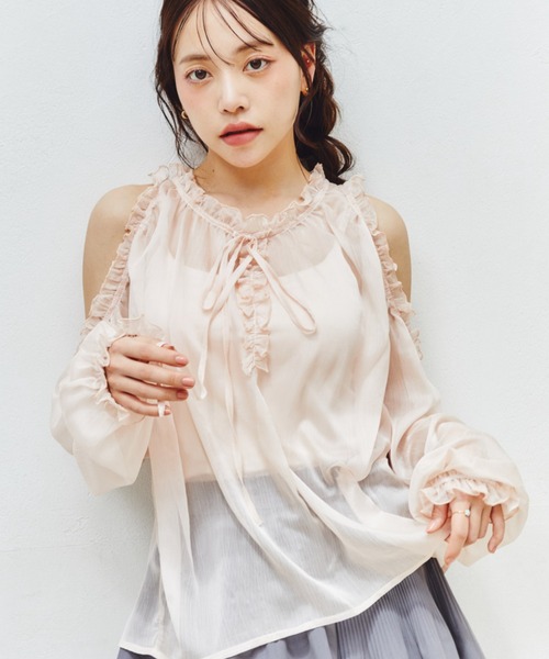 MELSOI.(メルソイ)の「オープンショルダーラッフルトップス(シャツ/ブラウス・レディース・ライトベージュ/ブラック/ピンク・FREE)」の20枚目の写真