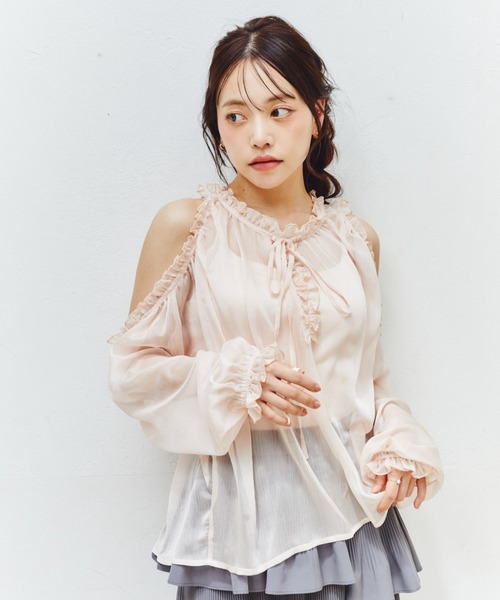 MELSOI.(メルソイ)の「オープンショルダーラッフルトップス(シャツ/ブラウス・レディース・ライトベージュ/ブラック/ピンク・FREE)」の21枚目の写真