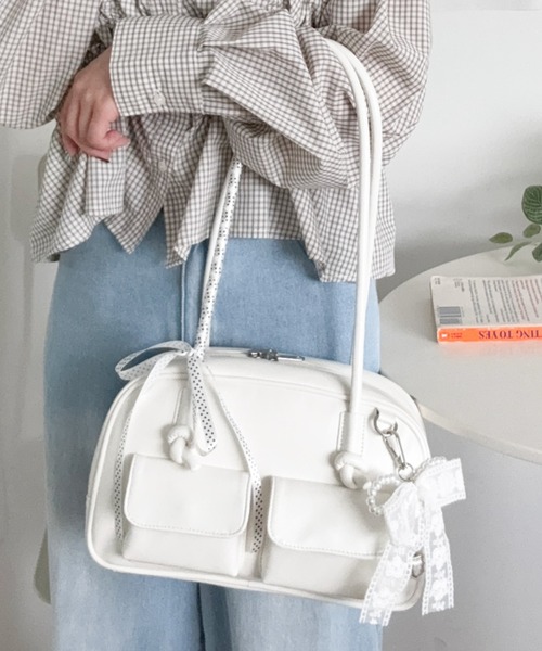 WEGO(ウィゴー)の「WEGO/【26年春夏新作】レイヤーリボンチャーム付キボストンバッグ(ボストンバッグ・レディース・ホワイト/ブラウン/ブラック・FREE)」の18枚目の写真