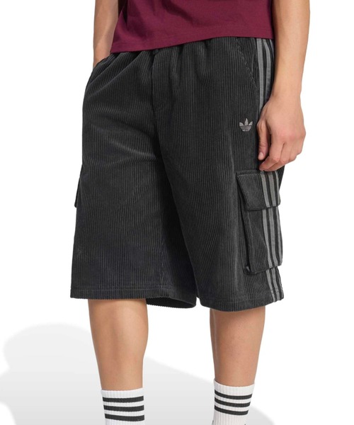 adidas(アディダス)の「adidas ADICOLOR CARGO SHORTS / アディダス アディカラー カーゴ ショーツ(カーゴパンツ・メンズ・ブラック・M/S/XXL/XL/L)」の2枚目の写真