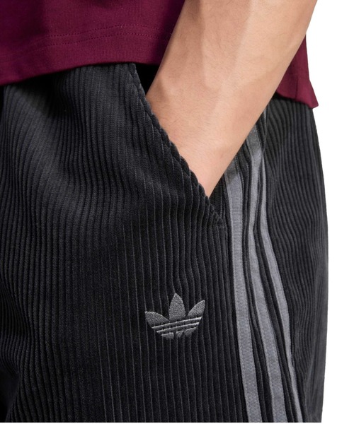 adidas(アディダス)の「adidas ADICOLOR CARGO SHORTS / アディダス アディカラー カーゴ ショーツ(カーゴパンツ・メンズ・ブラック・M/S/XXL/XL/L)」の3枚目の写真