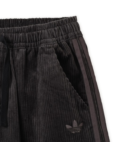 adidas(アディダス)の「adidas ADICOLOR CARGO SHORTS / アディダス アディカラー カーゴ ショーツ(カーゴパンツ・メンズ・ブラック・M/S/XXL/XL/L)」の4枚目の写真