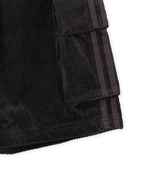 adidas(アディダス)の「adidas ADICOLOR CARGO SHORTS / アディダス アディカラー カーゴ ショーツ(カーゴパンツ・メンズ・ブラック・M/S/XXL/XL/L)」の5枚目の写真