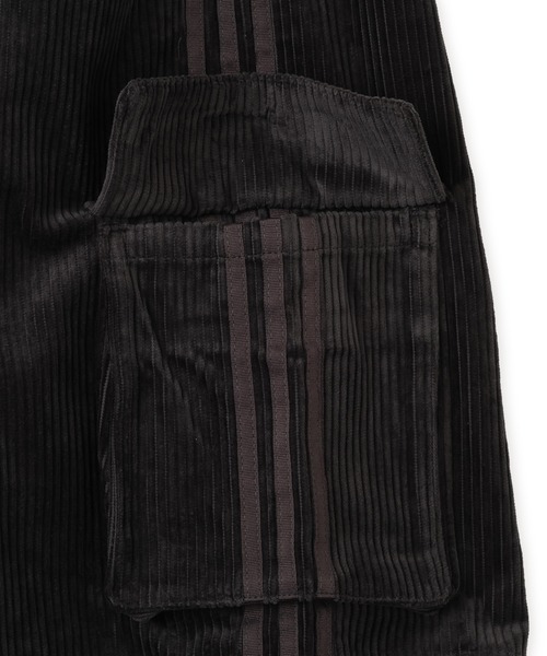 adidas(アディダス)の「adidas ADICOLOR CARGO SHORTS / アディダス アディカラー カーゴ ショーツ(カーゴパンツ・メンズ・ブラック・M/S/XXL/XL/L)」の6枚目の写真