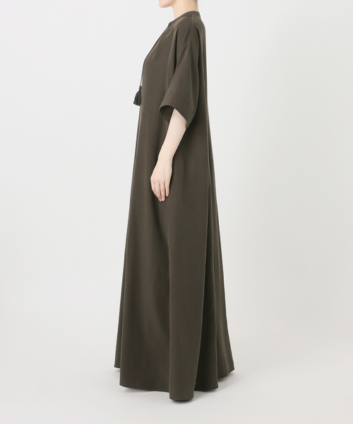 AP STUDIO(エーピーストゥディオ)の「Modena Dress(ワンピース・レディース・キャメル/カーキ・38/36)」の4枚目の写真