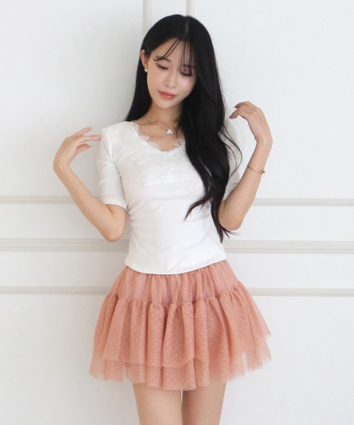 ALLuRing ChaRm(アリュリングチャーム)の「V-neck Lace Gathered T-shirt / VネックレースギャザーTシャツ(Tシャツ/カットソー・レディース・ホワイト・FREE)」の1枚目の写真