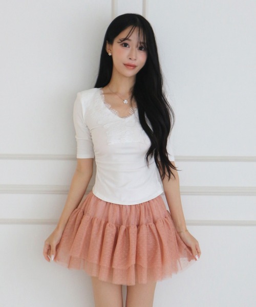 ALLuRing ChaRm(アリュリングチャーム)の「V-neck Lace Gathered T-shirt / VネックレースギャザーTシャツ(Tシャツ/カットソー・レディース・ホワイト・FREE)」の2枚目の写真