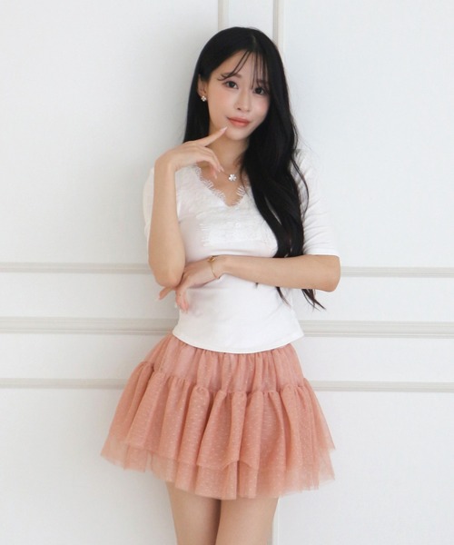ALLuRing ChaRm(アリュリングチャーム)の「V-neck Lace Gathered T-shirt / VネックレースギャザーTシャツ(Tシャツ/カットソー・レディース・ホワイト・FREE)」の3枚目の写真