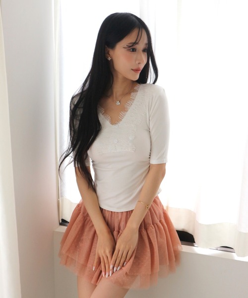 ALLuRing ChaRm(アリュリングチャーム)の「V-neck Lace Gathered T-shirt / VネックレースギャザーTシャツ(Tシャツ/カットソー・レディース・ホワイト・FREE)」の7枚目の写真