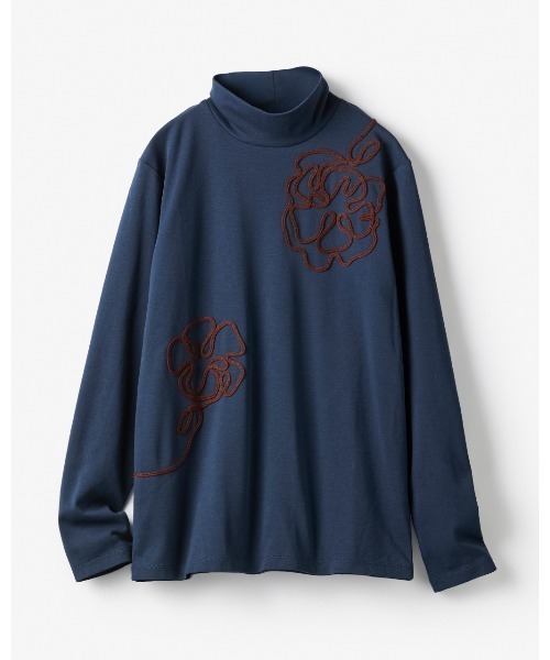DoCLASSE( ドゥクラッセ)の「超長綿ハイネック/フラワーモチーフ(Tシャツ/カットソー・レディース・コーラル/グレイッシュブルー/ライトグレー/ネイビー/オフホワイト・M/S/LL/3L/L)」の16枚目の写真