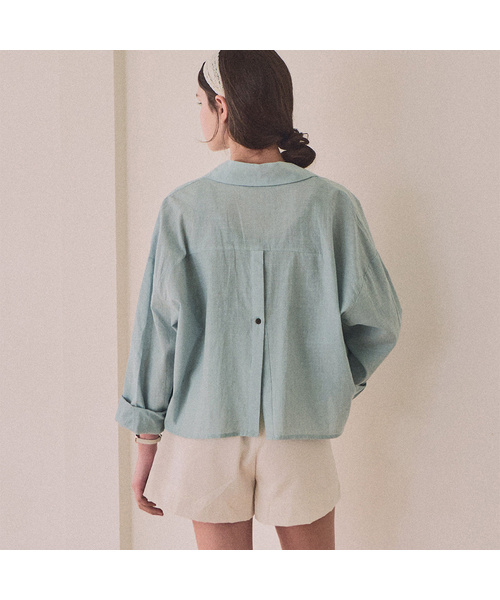 SLOWLOLLI(スローローリ)の「Volume sleeve crop shirt_4 Colors(シャツ/ブラウス・レディース・ブルー/ミント/カーキ/Beige・FREE)」の4枚目の写真