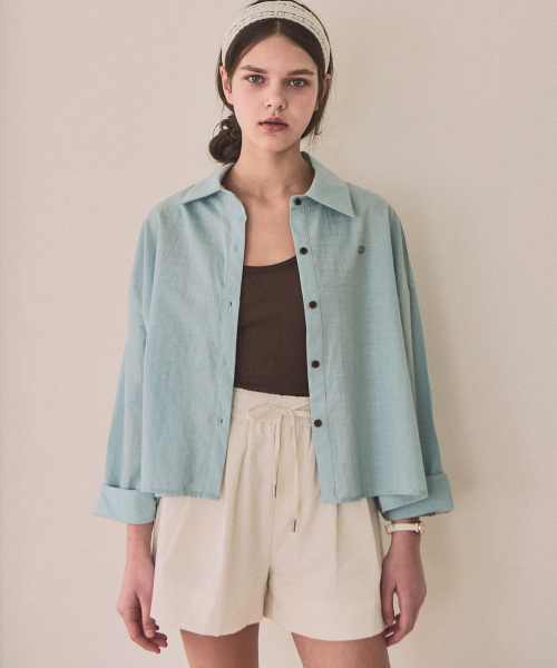 SLOWLOLLI(スローローリ)の「Volume sleeve crop shirt_4 Colors(シャツ/ブラウス・レディース・ブルー/ミント/カーキ/Beige・FREE)」の7枚目の写真