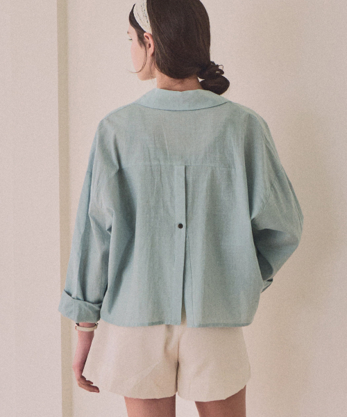 SLOWLOLLI(スローローリ)の「Volume sleeve crop shirt_4 Colors(シャツ/ブラウス・レディース・ブルー/ミント/カーキ/Beige・FREE)」の8枚目の写真