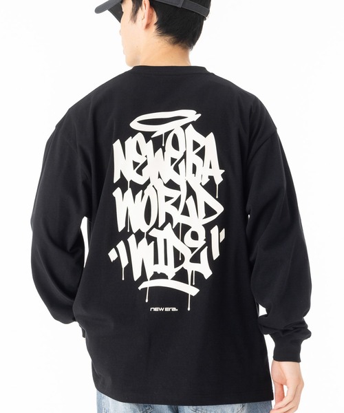 NEW ERA(ニューエラ)の「ニューエラ 長袖Tシャツ ロンT グラフィティロゴ(Tシャツ/カットソー・メンズ・ホワイト/ブラック/ブラウン/ストーン・XXL/XL/L/M/S)」の1枚目の写真