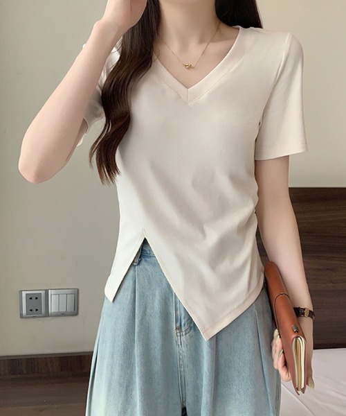 2ly2(トゥーリートゥー)の「アシンメトリーヘムVネックTシャツ(Tシャツ/カットソー・レディース・ベージュ/ブラック/イエロー/ボルドー・FREE)」の6枚目の写真