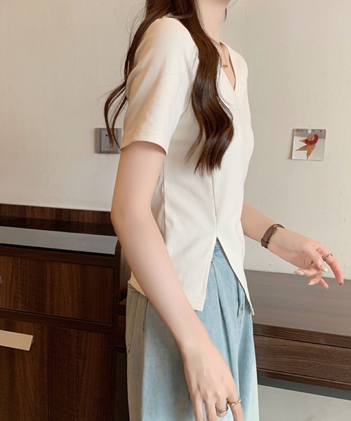 2ly2(トゥーリートゥー)の「アシンメトリーヘムVネックTシャツ(Tシャツ/カットソー・レディース・ベージュ/ブラック/イエロー/ボルドー・FREE)」の13枚目の写真