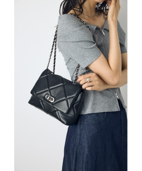 AZUL by moussy(アズールバイマウジー)の「【大人気!】キルティングデザインフラップバッグ【着用画像あり】(ショルダーバッグ・レディース・ブルー/ブラック/オフホワイト・FREE)」の1枚目の写真