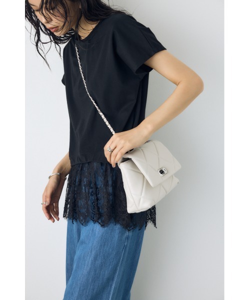 AZUL by moussy(アズールバイマウジー)の「【大人気!】キルティングデザインフラップバッグ【着用画像あり】(ショルダーバッグ・レディース・ブルー/ブラック/オフホワイト・FREE)」の4枚目の写真