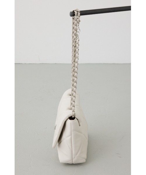 AZUL by moussy(アズールバイマウジー)の「【大人気!】キルティングデザインフラップバッグ【着用画像あり】(ショルダーバッグ・レディース・ブルー/ブラック/オフホワイト・FREE)」の10枚目の写真