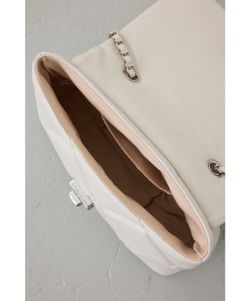 AZUL by moussy(アズールバイマウジー)の「【大人気!】キルティングデザインフラップバッグ【着用画像あり】(ショルダーバッグ・レディース・ブルー/ブラック/オフホワイト・FREE)」の14枚目の写真