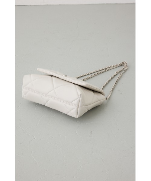 AZUL by moussy(アズールバイマウジー)の「【大人気!】キルティングデザインフラップバッグ【着用画像あり】(ショルダーバッグ・レディース・ブルー/ブラック/オフホワイト・FREE)」の15枚目の写真