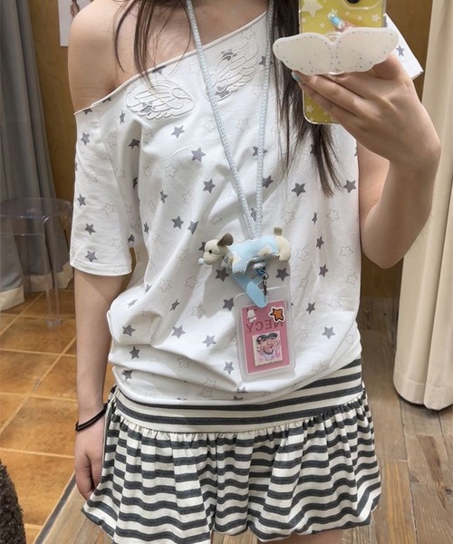 HALEY PESCA(ヘーリーペスカ)の「HALEY PESCA/羽刺繍 星ドット柄 ワンショルダートップス(Tシャツ/カットソー・レディース・ホワイト・SMALL/MEDIUM)」の1枚目の写真