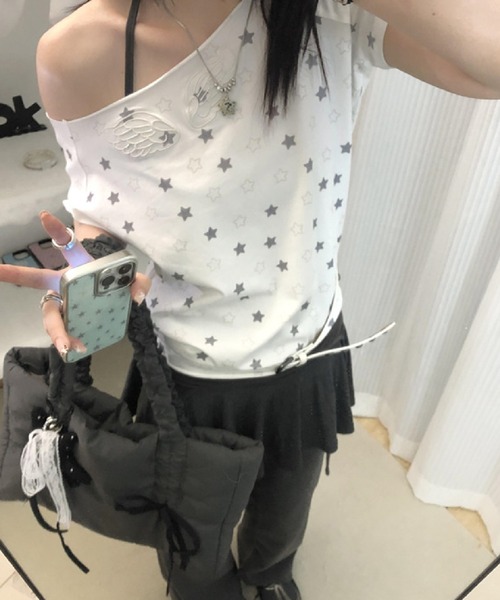 HALEY PESCA(ヘーリーペスカ)の「HALEY PESCA/羽刺繍 星ドット柄 ワンショルダートップス(Tシャツ/カットソー・レディース・ホワイト・SMALL/MEDIUM)」の2枚目の写真