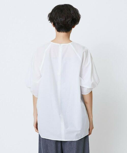 feerique（フィーリック）の「feerique　ナイロンコットンタフタコクーンシルエットブラウス（シャツ/ブラウス・レディース・ホワイト・2）」の22枚目の写真
