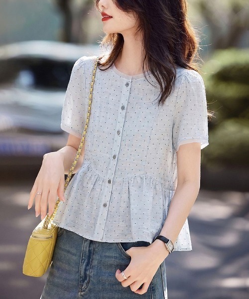 AMAJI(アマジ)の「ドット柄 半袖ブラウス(シャツ/ブラウス・レディース・ライトブルー・MEDIUM/X-LARGE/LARGE)」の1枚目の写真