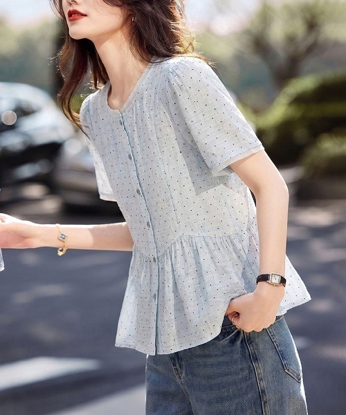 AMAJI(アマジ)の「ドット柄 半袖ブラウス(シャツ/ブラウス・レディース・ライトブルー・MEDIUM/X-LARGE/LARGE)」の3枚目の写真