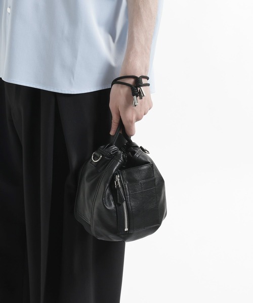 HARE(ハレ)の「MA-1キンチャクBAG(HARE)(ショルダーバッグ・メンズ・ブラック系その他/ブラック・FREE)」の1枚目の写真