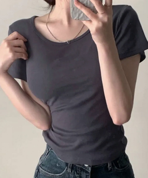 VIVID LADY(ビビッドレディー)の「Uネック 半袖Tシャツ(Tシャツ/カットソー・レディース・ブルー/ホワイト/チャコールグレー/ブラック/グレー・FREE)」の3枚目の写真