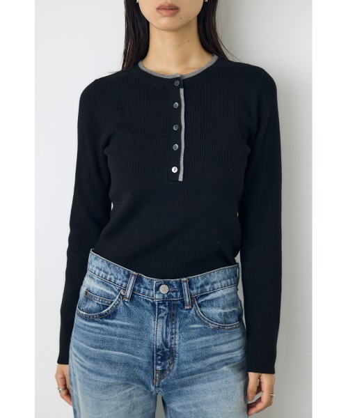 AZUL by moussy(アズールバイマウジー)の「【洗濯OK♪】大人気定番!格上げヘンリーネックデザインニットトップス 長袖 秋服 冬服 ウォッシャブルニット(ニット/セーター・レディース・杢グレー/ブラウン/ブラック/アイボリー・FREE)」の2枚目の写真