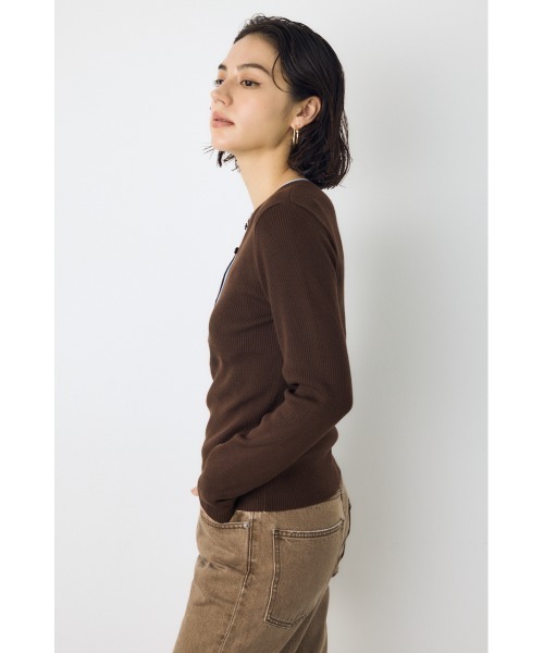 AZUL by moussy(アズールバイマウジー)の「【洗濯OK♪】大人気定番!格上げヘンリーネックデザインニットトップス 長袖 秋服 冬服 ウォッシャブルニット(ニット/セーター・レディース・杢グレー/ブラウン/ブラック/アイボリー・FREE)」の22枚目の写真