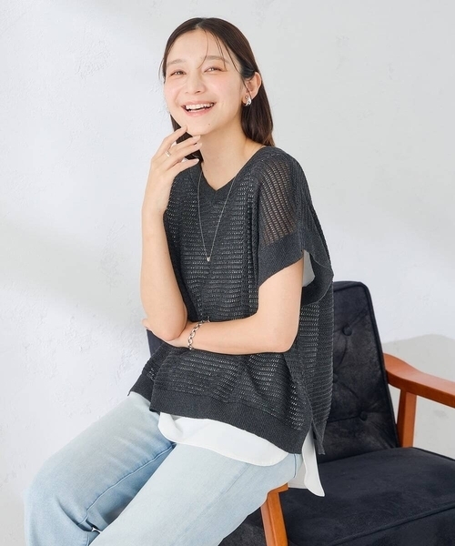 a.v.v(アーヴェヴェ)の「前後2WAY/ラメメッシュニットプルオーバー(ニット/セーター・レディース・チャコールグレー/アイボリー・40/38)」の2枚目の写真