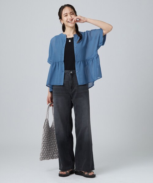 SHOO・LA・RUE（シューラルー）の「【体型カバー/洗濯機可】二の腕とお腹周りが隠せる シアーペプラムブラウス（シャツ/ブラウス・レディース・ブルーグリーン/ベージュ系5/ブラック系5・03/02/01/04）」の6枚目の写真