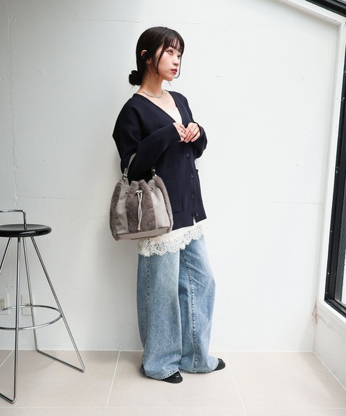 MIAN (ミアン)の「切り替え巾着2wayショルダーバッグ(ショルダーバッグ・レディース・チャコール/アイボリー/ブラウン・FREE)」の5枚目の写真