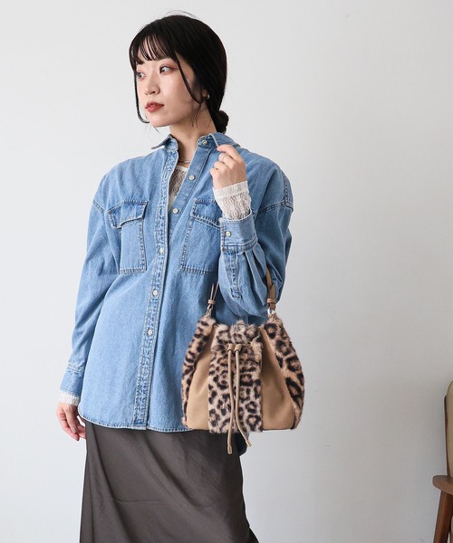 MIAN (ミアン)の「切り替え巾着2wayショルダーバッグ(ショルダーバッグ・レディース・チャコール/アイボリー/ブラウン・FREE)」の9枚目の写真