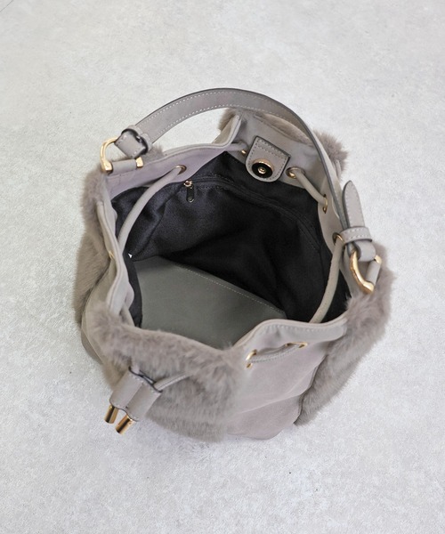 MIAN (ミアン)の「切り替え巾着2wayショルダーバッグ(ショルダーバッグ・レディース・チャコール/アイボリー/ブラウン・FREE)」の14枚目の写真