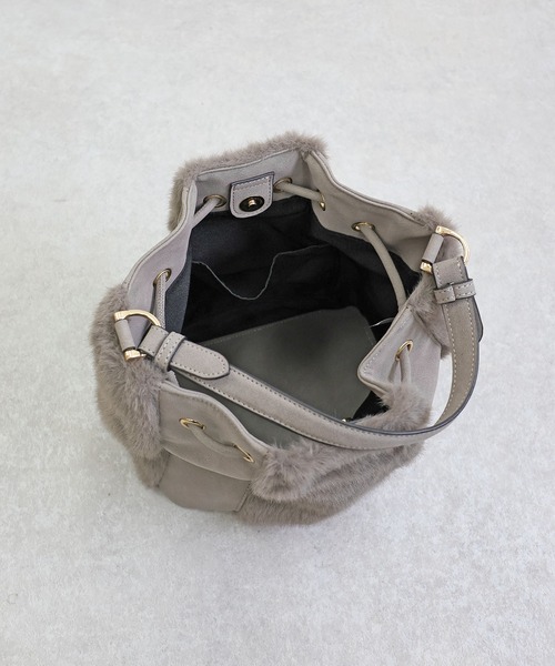 MIAN (ミアン)の「切り替え巾着2wayショルダーバッグ(ショルダーバッグ・レディース・チャコール/アイボリー/ブラウン・FREE)」の15枚目の写真