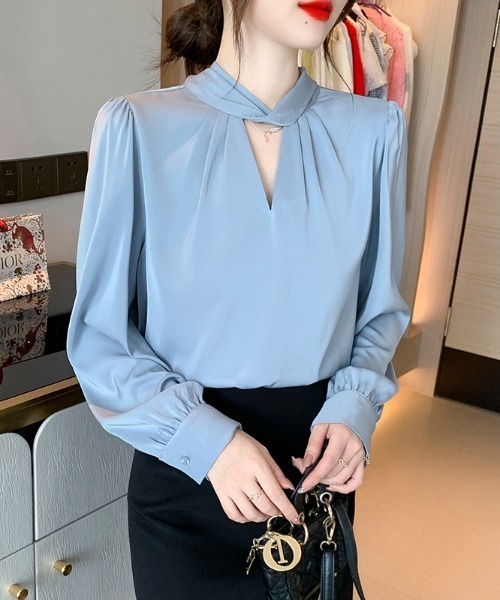 AMAJI(アマジ)の「フロントツイスト Vネック パフスリーブ 長袖ブラウス(シャツ/ブラウス・レディース・ライトブルー/ブラック・X-LARGE/LARGE/MEDIUM/SMALL)」の3枚目の写真