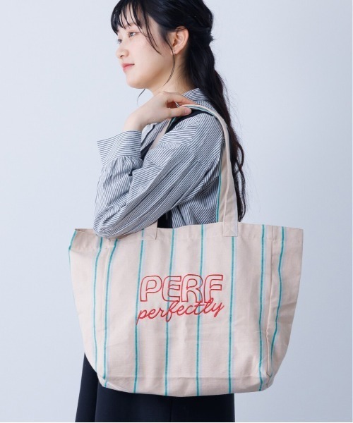 and it_（アンドイット）の「ロゴ刺繍ストライプトート（トートバッグ・レディース・ライトオレンジ系/ブルー/レッド/グリーン・FREE）」の4枚目の写真