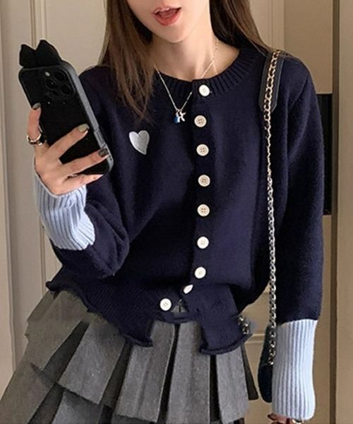 SEU(エスイーユー)の「配色リブハート刺繍ニットカーディガン 長袖 【オフィスカジュアル】【きれいめカジュアル】 レディース韓国風 春服 秋服 冬服(カーディガン/ボレロ・レディース・レッド/ブルー/ネイビー・フリー)」の2枚目の写真